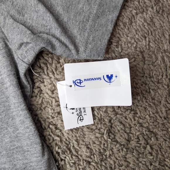 NWT Disney Shanghai Resort Mickey Mouse Through The Years T-Shirt~Size Medium - Picture 4 of 6